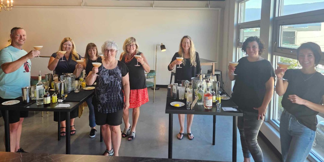 TeamThreePoint's tweet image. Throwback to September when #TeamThreePoint had a blast shaking things up during a #TeamBuilding cocktail making class social 🍹✨🎉 at Born to Shake in Kelowna.  A team that mixes together, sticks together! 🍸  #MixologyMastersInProgress