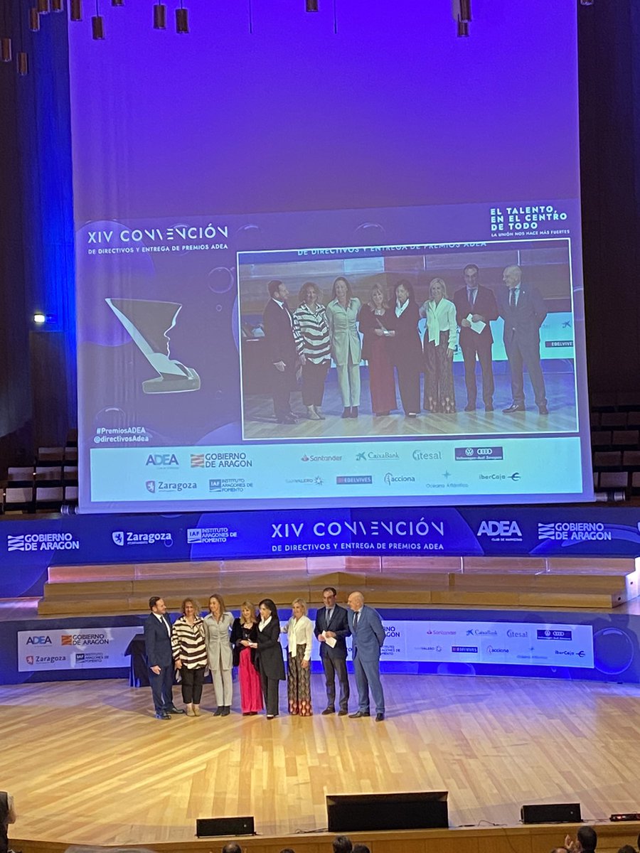 Una gran alegría poder celebrar hoy el Premio <a href="/directivosAdea/">ADEA</a> la labor social. Felicidades a Reyes Ibañez, Menchu Casamayor, Carmen Garcia e Isabel Vicente y a toda el Area del proceso de cáncer de mama @hospitalmiguelservet. Una gran labor que hoy es reconocida. Gracias de ❤️.