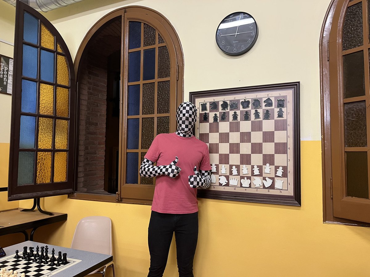 Escacs Tres Peons tweet media