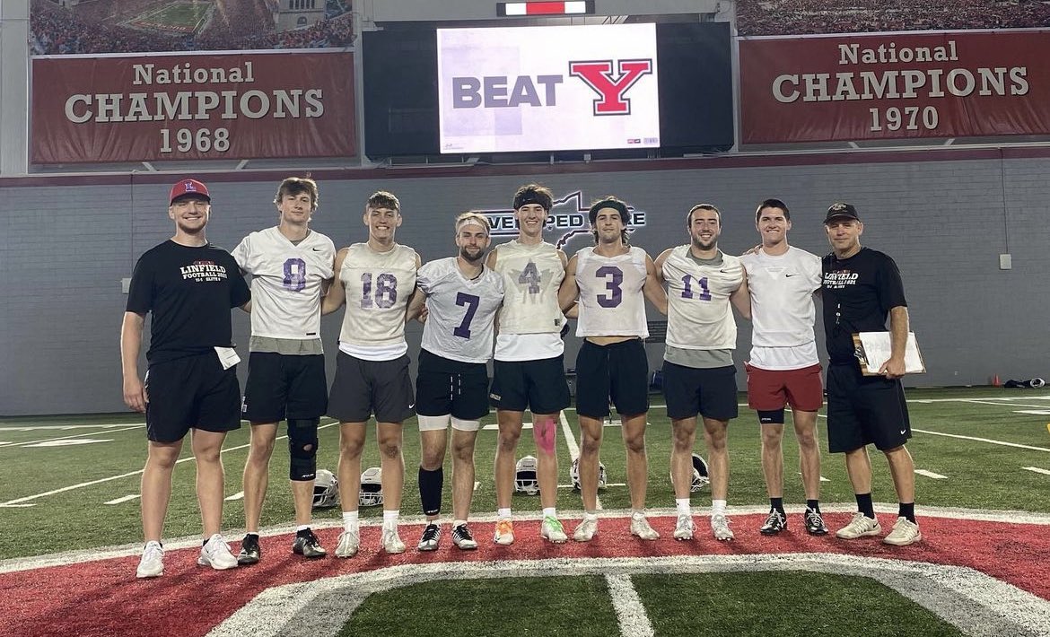 CoachDawson_'s tweet photo. Loved coaching this talented group! @LinfieldFB #CatDome https://t.co/wvwwSlVgmV