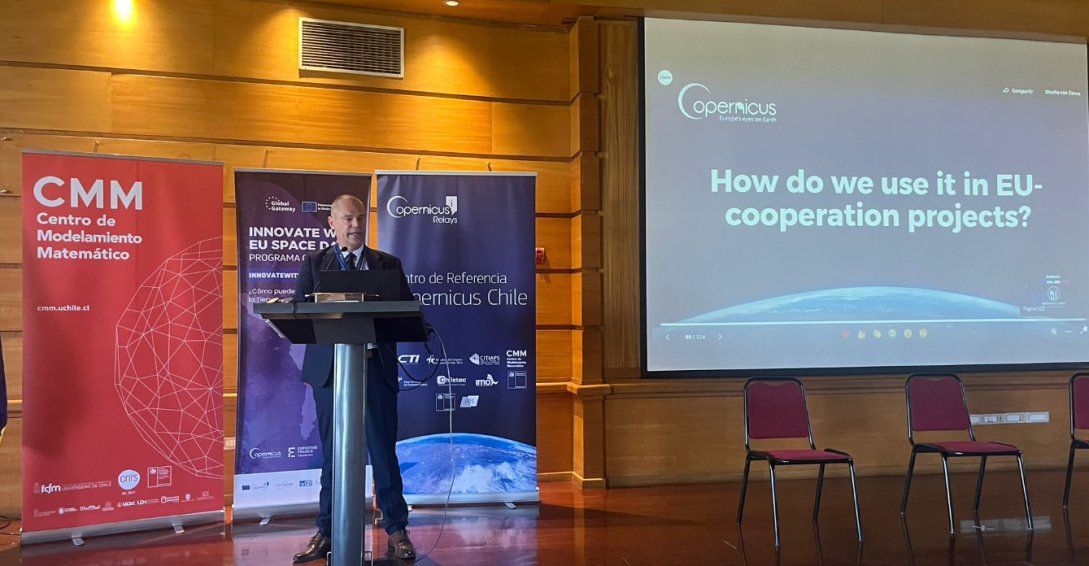 UEenChile's tweet photo. ¿Sabías que @CopernicusEU🛰️abre oportunidades a centros de investigación, empresas e instituciones gubernamentales?

Durante cuatro jornadas más de 60 expertos se dieron cita en el Campus #Beauchef de la @uchile, para presentar sus distintas aplicaciones.

https://t.co/qZQ4UUTysW https://t.co/wlkCkNBAno