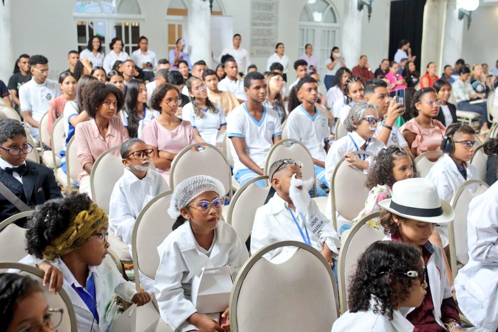 cataucgo's tweet photo. #CientifícateEnTuColegio se ha convertido en la experiencia favorita de nuestros niños y jóvenes del Atlántico para aprender más sobre ciencia. 
Hoy fue el escenario que reunió a investigadores, astronautas, matemáticos, inventores y científicos, interpretados por nuestros chicos https://t.co/uKhQtF512p