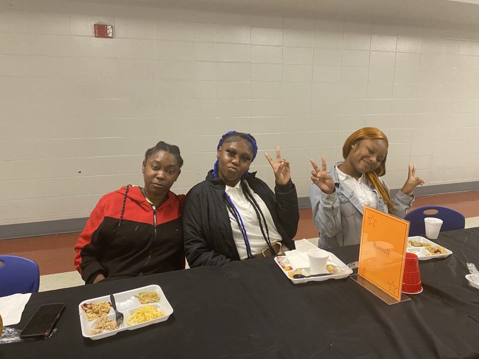 Thanksgiving at STARS Academy was a blast! 🌟🦃
 Loved seeing parents bonding with their 'ROCKStars' - such heartwarming moments. 
Here's to many more joyful gatherings! 🍁✨