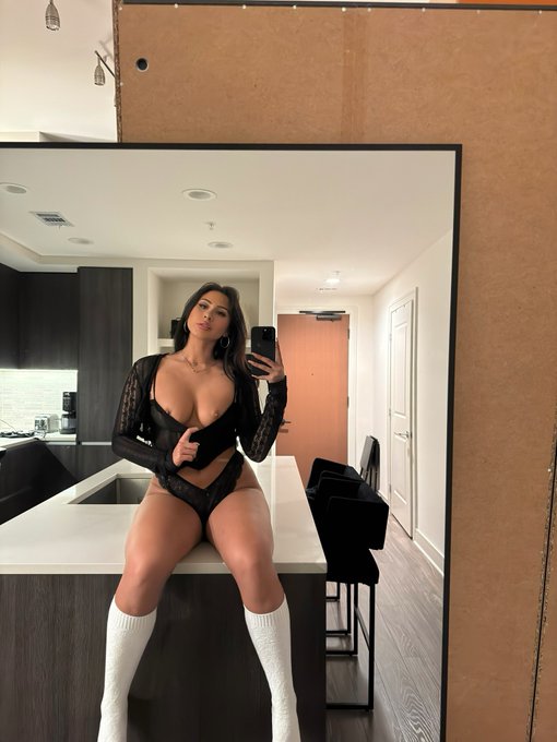 Would you smash?  🤭 https://t.co/ca5BD5FLJq