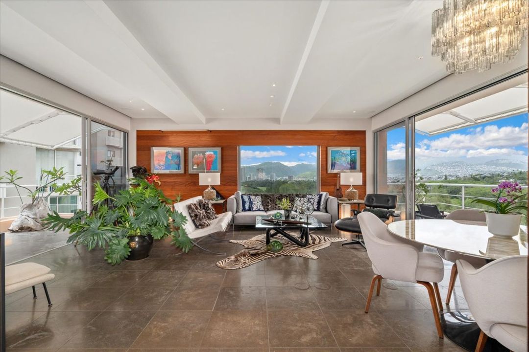 corcoranpacific's tweet photo. #BackonMarket in Diamond Head on the island of Oahu

Who wants to live like a king? Just listed in Honolulu – this luxurious coop with stunning views is not to be missed!  Learn more: https://t.co/SJDanCe10p

Listed by:
Stephen A. Cipres (R) | RB-20034 https://t.co/Xam8mlJ39R