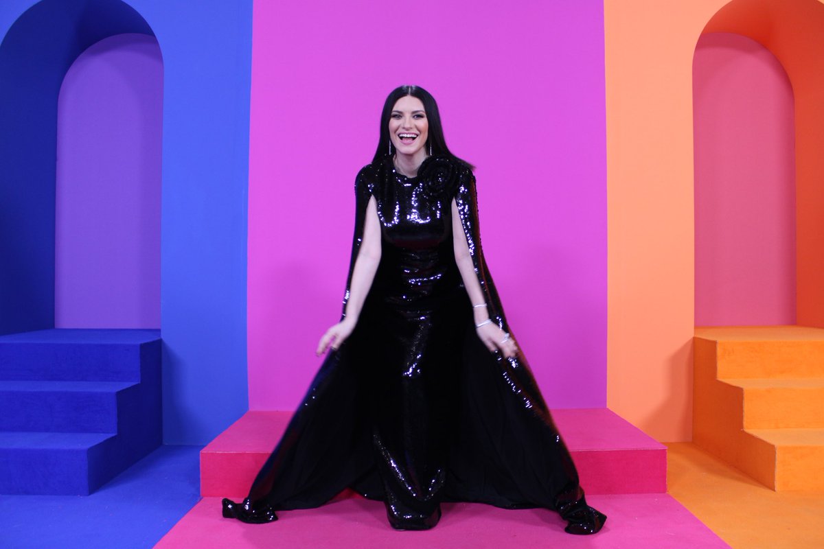 LauraPausini's tweet photo. ¡Brillando en los @LatinGRAMMYs !

Thanks to Pierpaolo Piccioli. 

Total look: @MaisonValentino 
Styling: Susanna Ausoni 
MUAH: Rebeca Trillo-Figueroa

#LatinGRAMMY https://t.co/fQF6Kh48Qz