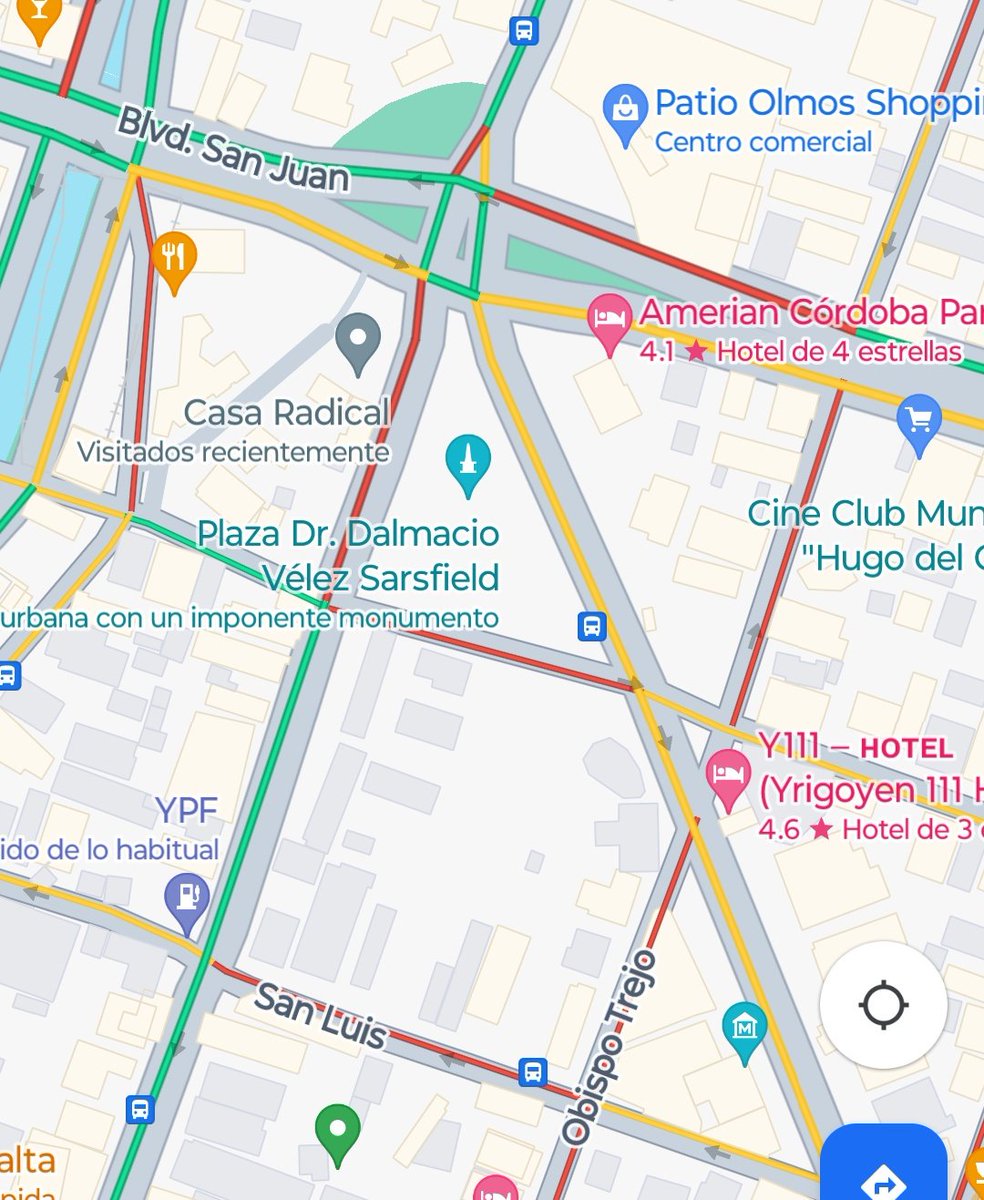 DiegoMarconetti's tweet photo. Imagen de @lanacionmas. @edufeiok acaba de decir "300 mil personas"... Bueno, el bondi de atrás está pasando por bulevar San Juan. De Trejo a San Juan hay una cuadra y media. No me da la física para que entre esa cantidad de gente. https://t.co/iL8ZJAfzfk