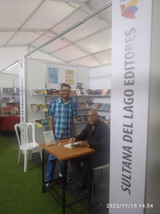 flores_prof's tweet photo. Firma de ejemplares en la FILVEN https://t.co/3b0ejFGs43