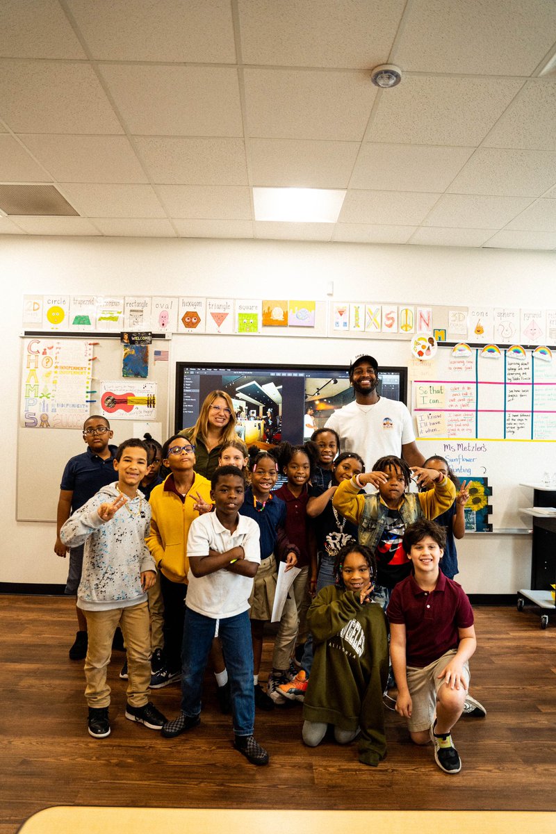 TreTrax_'s tweet image. thank you @tampaheights305 for having me! i had a ball making music with you guys today ! 💙⚡️