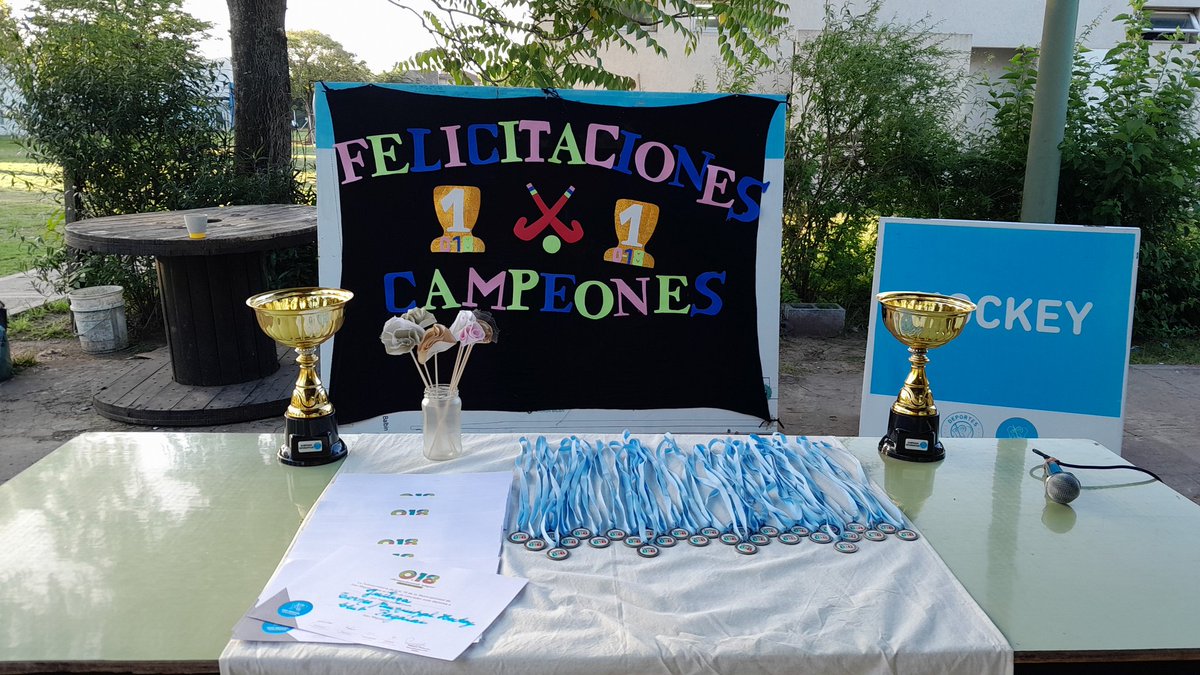 lilyled19's tweet photo. HOY FESTEJO EN COLIBRÍ CON LAS CATEGORÍAS CAMPEONAS DGL TORNEO MUNICIPAL DE HOCKEY.
ENTREGA DE MEDALLAS Y DIPLOMAS RECORDATORIOS. https://t.co/gpkRPJHaKE