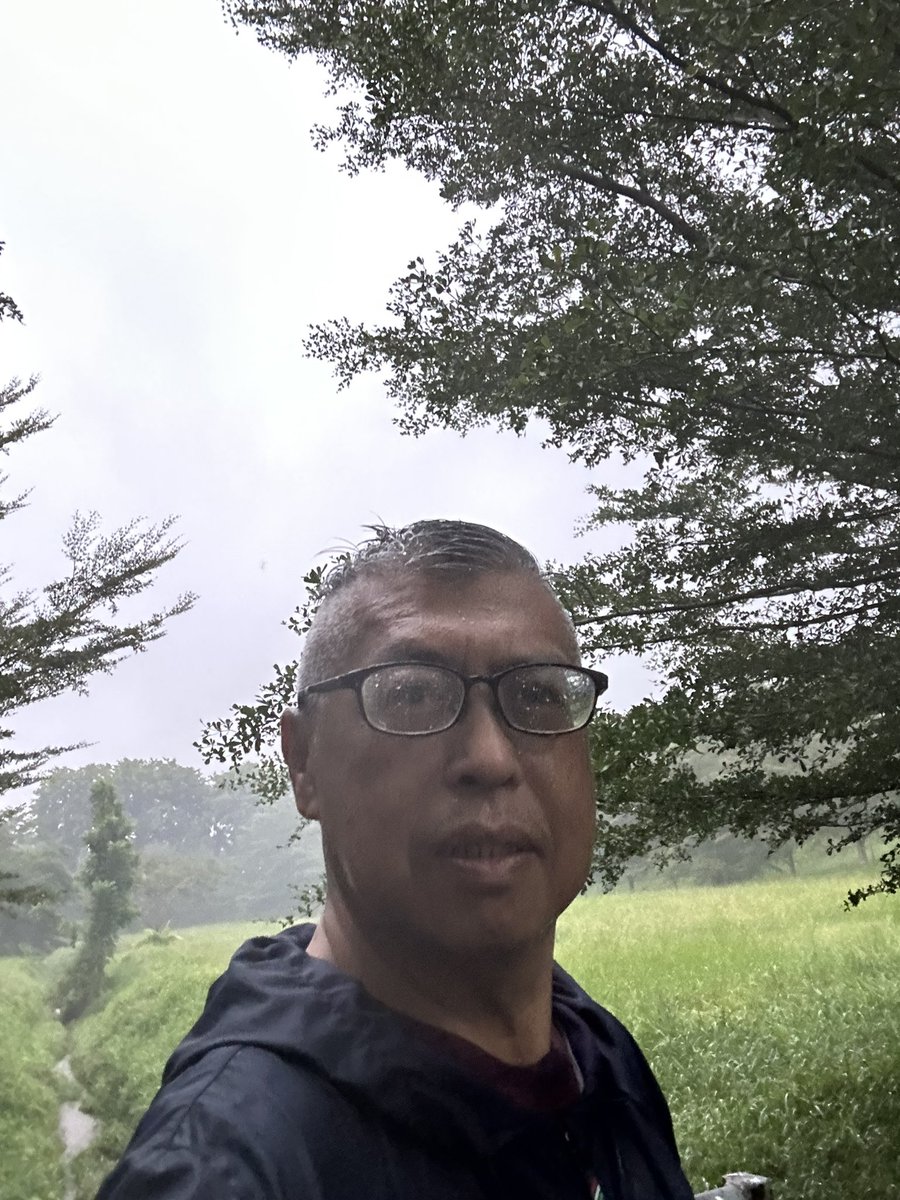 chewkokwoh's tweet photo. Never be afraid of a surrounding FROG that called for rain to hinder you from helping your surroundings citizens. 
We shall continue to serve our CITIZENS even it rains heavily with thunderstorms. 
We will never run away from our responsibility. https://t.co/QrZOvdMNwE