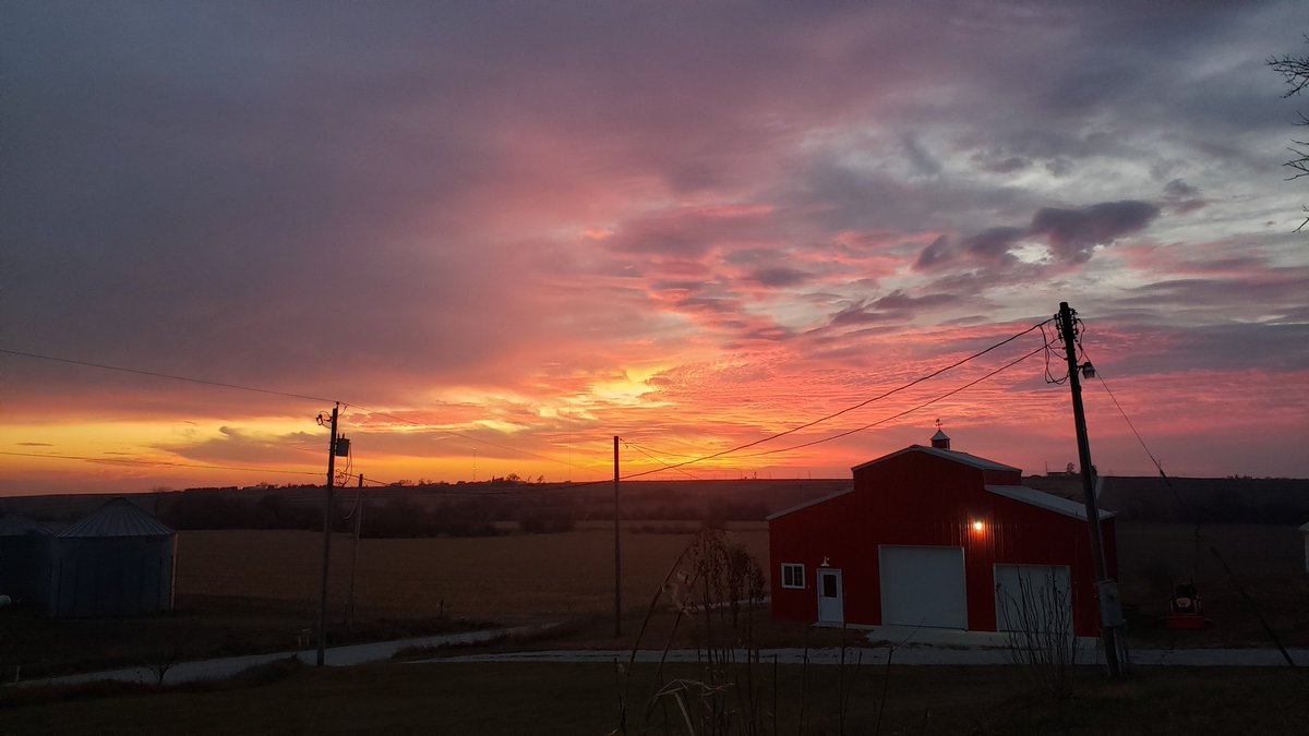 durandcompton's tweet photo. The wind finally settled down. #farmzen https://t.co/NsaEMuZY2T