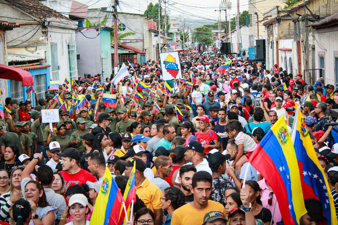 El heroico pueblo de Cumaná, en el estado Sucre, salió a defender el Esequibo en una histórica concentración. Este 3 de diciembre las y los cumaneses dirán 5 veces Sí  en el Referéndum consultivo. Las venezolanas y los venezolanos somos libres e independientes y estamos resteados