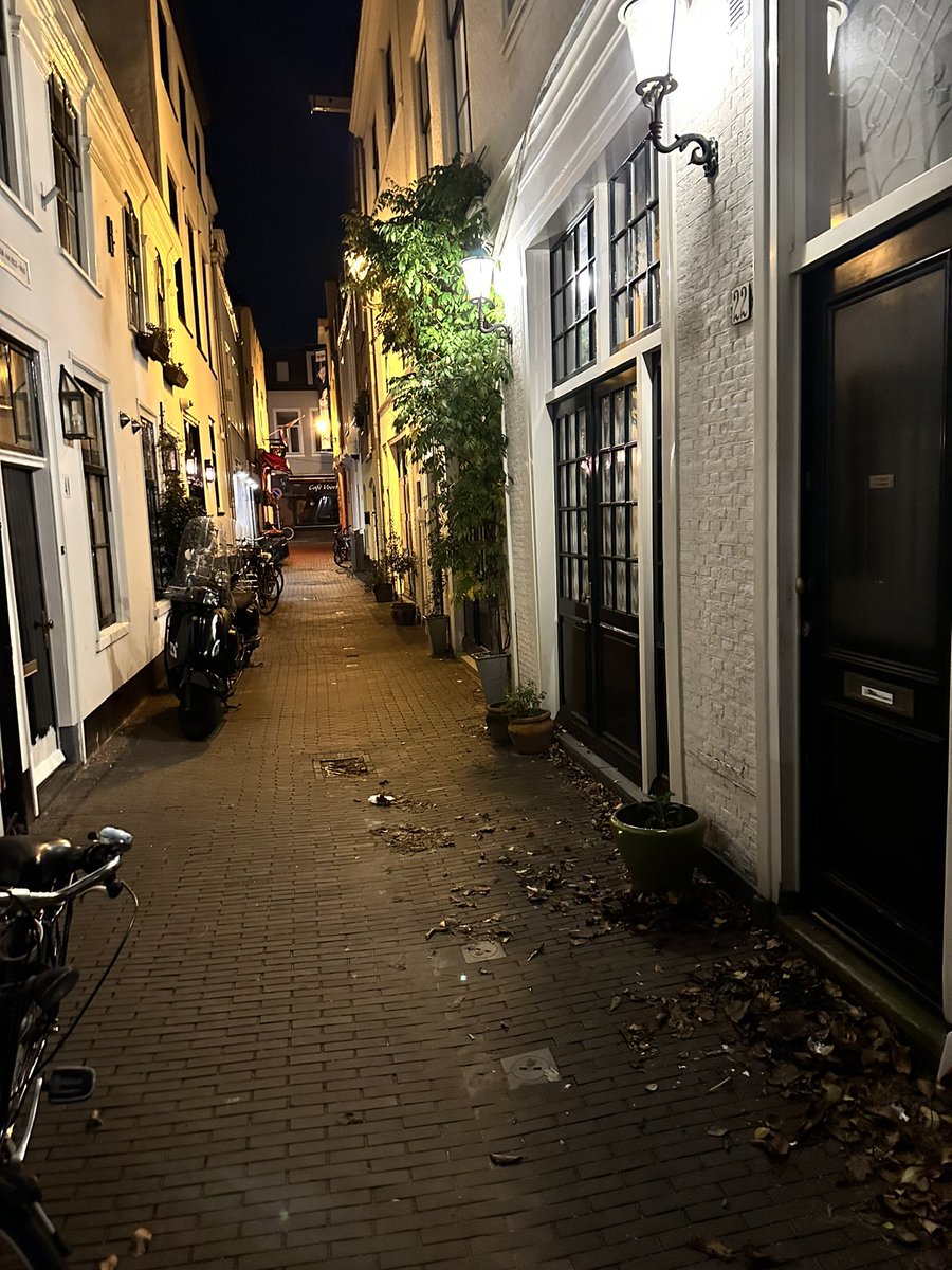 08.00 thuis weg en 23.45 uur thuis dat betekent we gaan op weg naar belangrijke verkiezingen! 

Thuis na uitzending in <a href="/De_Zwijger/">Pakhuis de Zwijger</a> over aandacht voor #bestaanszekerheid en #bredewelvaart in de programma’s op weg naar de 22e 🖍️

Wat een indrukken en verhalen! Er is nog zoveel te