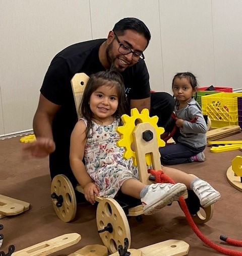 MAAC_1965's tweet photo. MAAC’s Fathers in Action group had a blast at “Dad & Me Night at the Museum” at @SDCDM320. The group was created for families in our Child Development Program, to help strengthen the relationship between fathers/father figures & their kids through engaging activities. #MAACImpact https://t.co/qizSBAZ64M