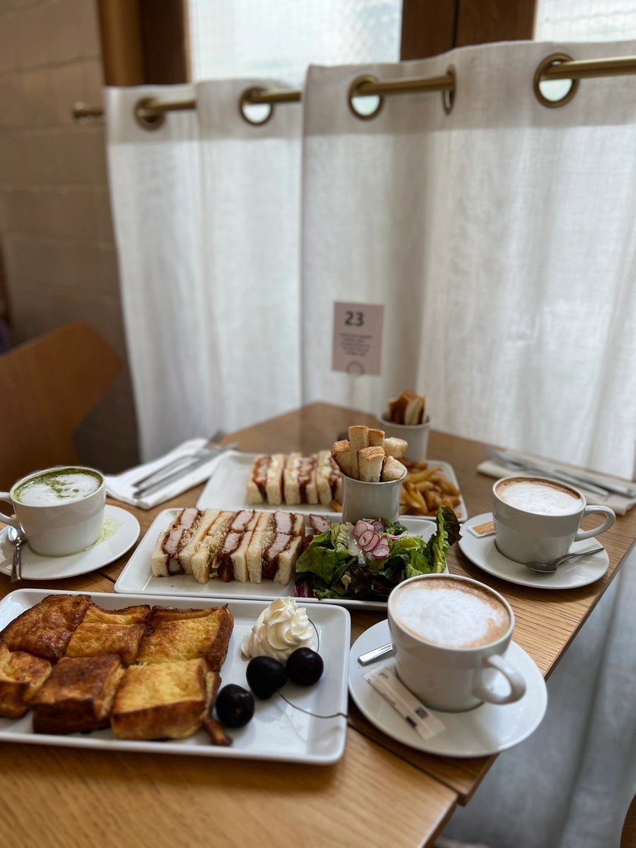 Leave behind the bitterness of work and enjoy the delicious taste of coffee and desserts😊