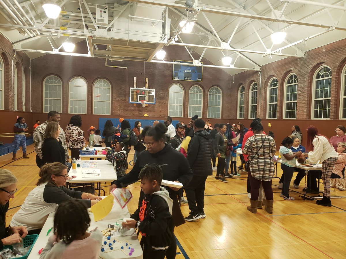 CollegeHillCPS's tweet image. We could not have asked for a better Family Night at College Hill Academy! Thanks to all the parents and families for coming out! @IamCPS