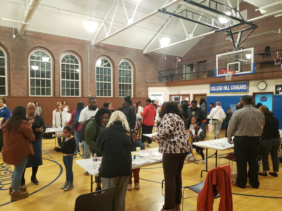 CollegeHillCPS's tweet image. We could not have asked for a better Family Night at College Hill Academy! Thanks to all the parents and families for coming out! @IamCPS