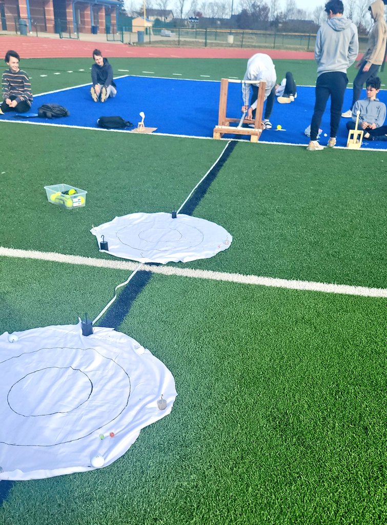 holcombsclass's tweet photo. These 2 catapults won farthest distance for each of their classes! The first was 22 yards and second was 38! The challenge was only 4 and 6 meters, but it's fun to see what they're capable of even with a giant size difference #NPHySics https://t.co/yxs2V5fswY