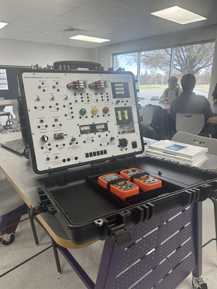 hassell_joey's tweet photo. We are adding additional tools to our industrial maintenance program @MilanCTE. Our @TNedu @MSSD_TN ISM funds were used for the @festo_global AC/DC trainer &amp; @TCATJackson added the #NC3 @Snapon_Tools Multimeter tools. Both tools align to an industry credential. #apathandaplan https://t.co/HvLQgkJ1GW