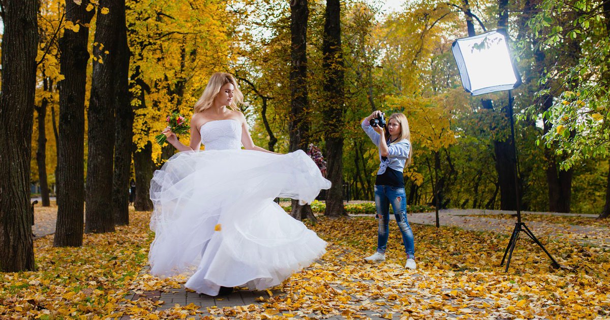 ZorzStudios's tweet photo. #Photographer cursed out for refusing to send #WeddingPhotos until she's paid https://t.co/kXTSWSZHsn | #MattGrowcoot #AITAHSubreddit #WeddingVenue #BrideAndGroom #WeddingPhotographer #FullPayment #culture #news https://t.co/FlKcXaJvXU
