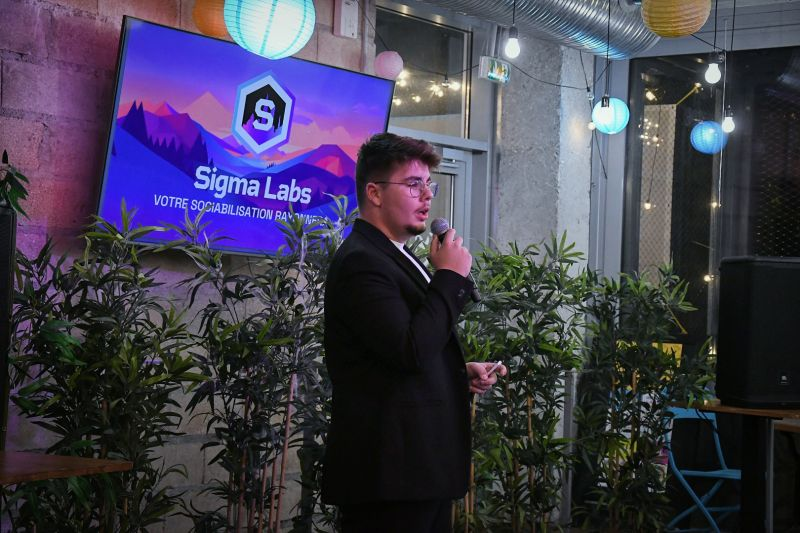 GGCommunityTech's tweet photo. Les réseaux sociaux ? Tous les mêmes !
@labs_sigma est là pour changer ça ! 🔥

@CorentinOuhibi est passé devant la communauté des GG à la dernière soirée et son objectif est clair, vous faire vibrer avec son projet ! https://t.co/w6CufSGVJw