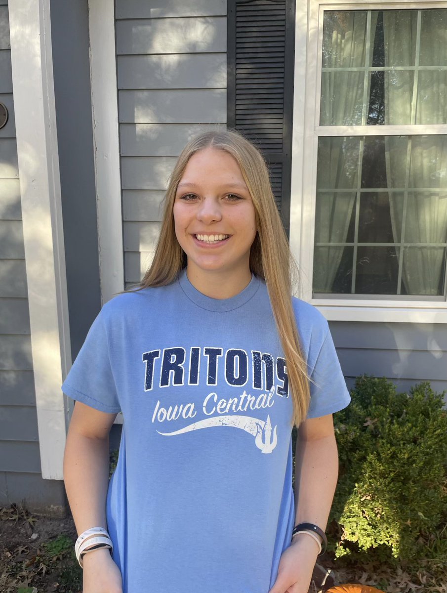 dc_fastpitch's tweet photo. COMMITMENT ALERT! DC National-Walkers Annabelle Alena signs to play @ICCCSoftball! @mvsoftballjags #dcgirl https://t.co/y1IVO7Trsx