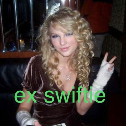 delicatexstreet's tweet photo. CHICOS COMO QUE TAYLOR SWIFT COMPRÓ DEBUT Y NO VA A REGRABAR DEBUT TV? https://t.co/HauCtnvDq0