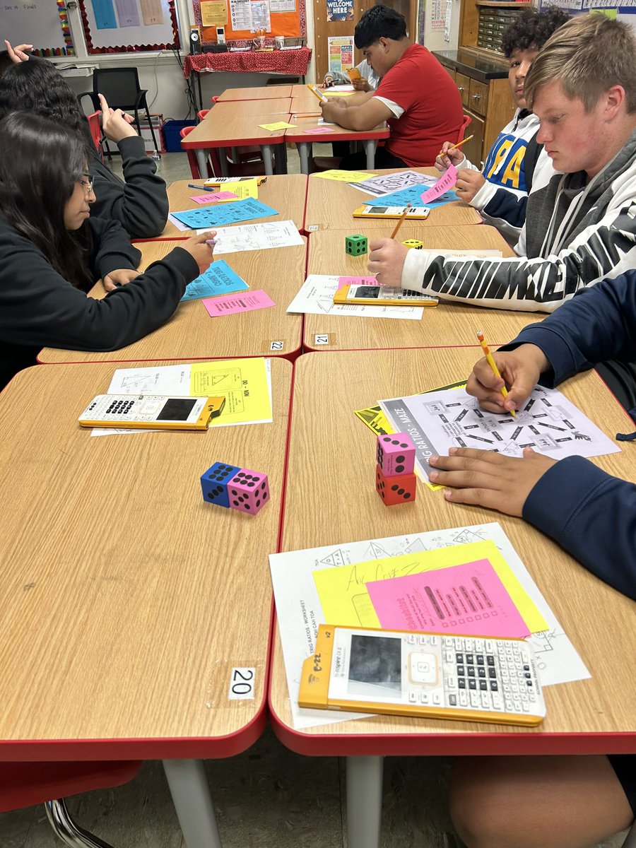 Lara00Susy's tweet image. Blended learning at its finest. In short, students get to select 2 out of 4 activities to work on for the day in Ms. Parupalli’s class.
#ohsmath
#funstuff