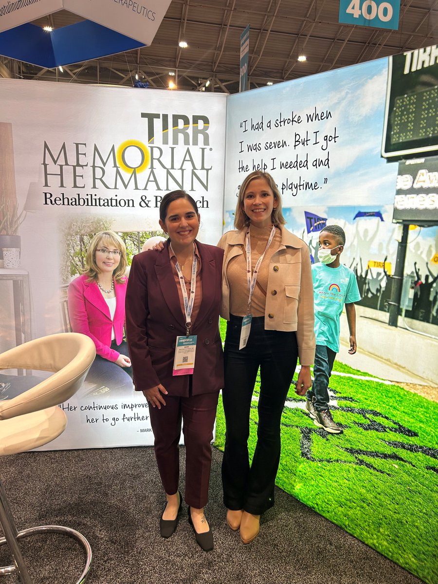 UTHPMR's tweet photo. Generations of the #UTFamily together at @AAPMR #AAPMR23 🥰 #Physiatry #PhysiatryGME https://t.co/Z2G3WwHiKF