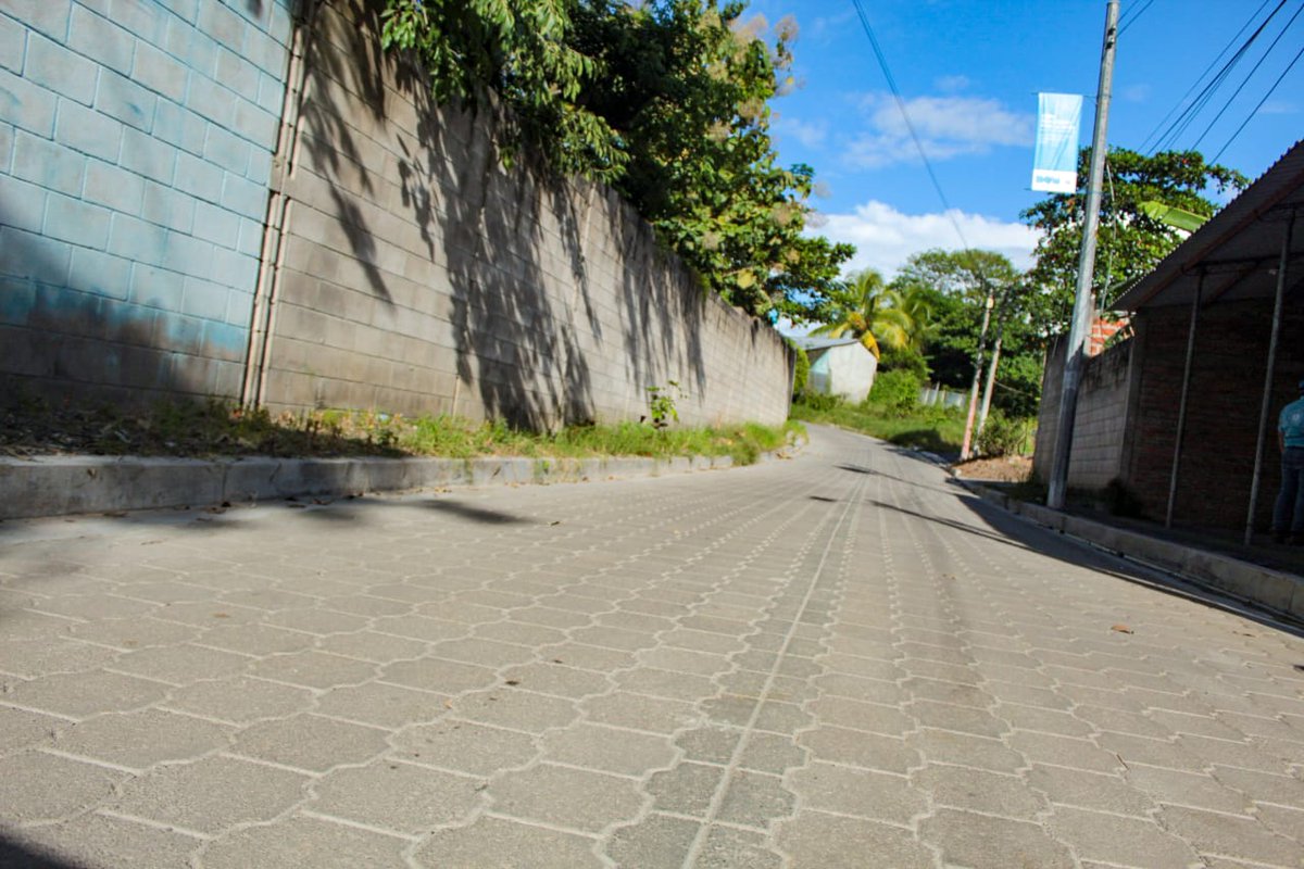 ObraMunicipal's tweet photo. ¿Cuántos empleos generamos en San Isidro con el #PlanNacionalDeBacheo? 👀

👉 100 puestos laborales para transformar más de 20 calles. https://t.co/4eHzQKKPIO