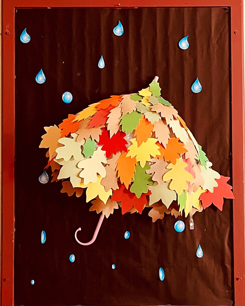 Not only does our brilliant matron Pat, make the best Thursday treats for the house -today being hotdogs- she also shares her creative side with a different themed board for us to admire and smile at. #autumnvibes🍁 #matronoftheyear @wellingtoncollege