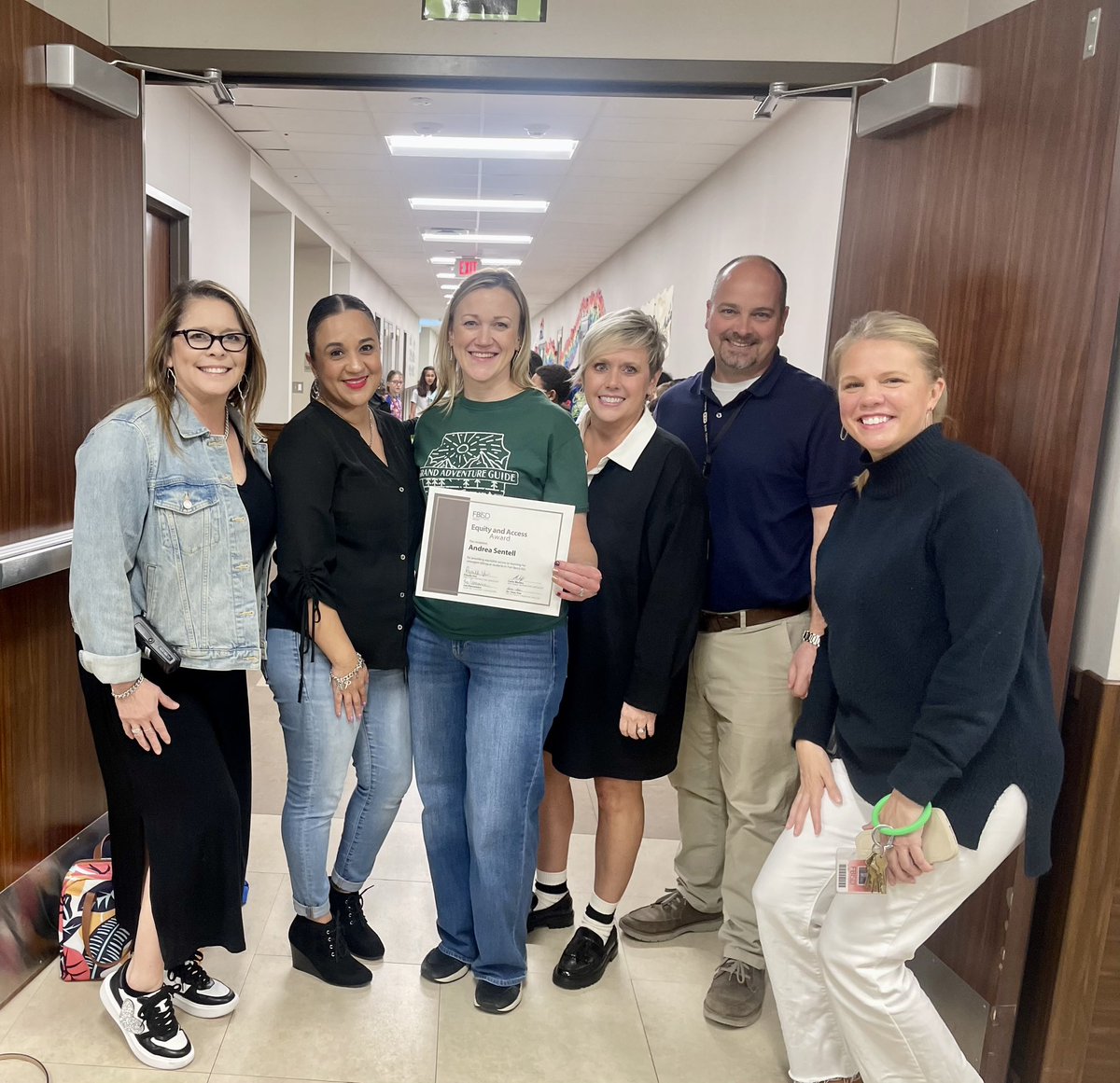 DLE_Lions's tweet image. We are so proud of Mrs. Sentell for receiving the Equity and Access Award!  #justgoodteaching #livelaughloveleonetti