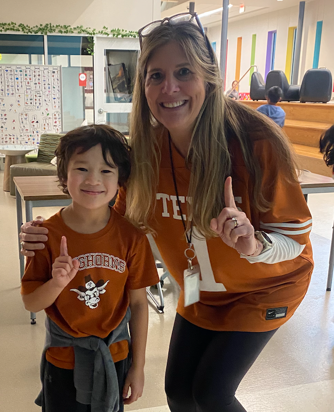 JenningsLaura18's tweet photo. Hook 'em Horns, twins with Lee Learners today. #rjlyear10 @NetZeroLee https://t.co/Hmf0tsHF8F