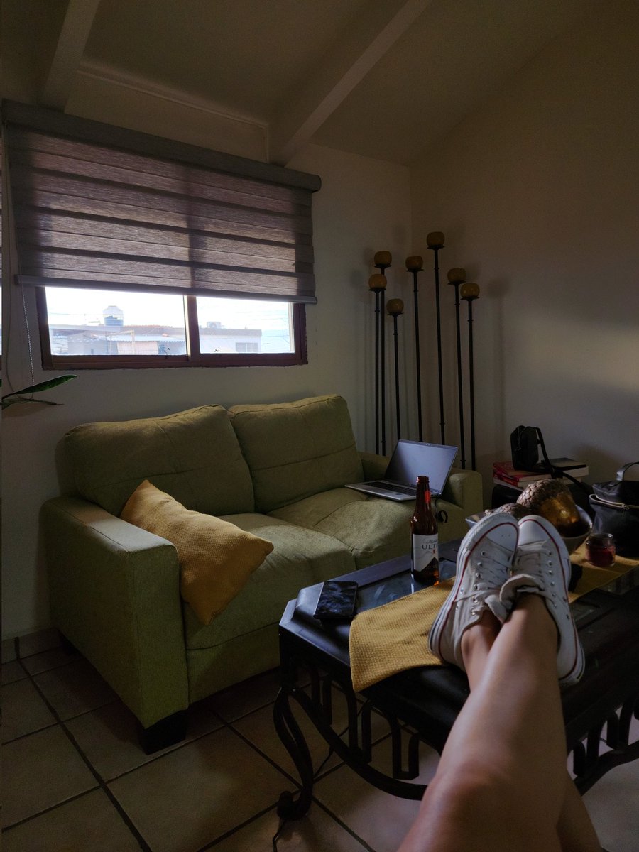 AimeeMagallon's tweet photo. Mis 5 minutos de break del home office https://t.co/ebkEmGMdxU