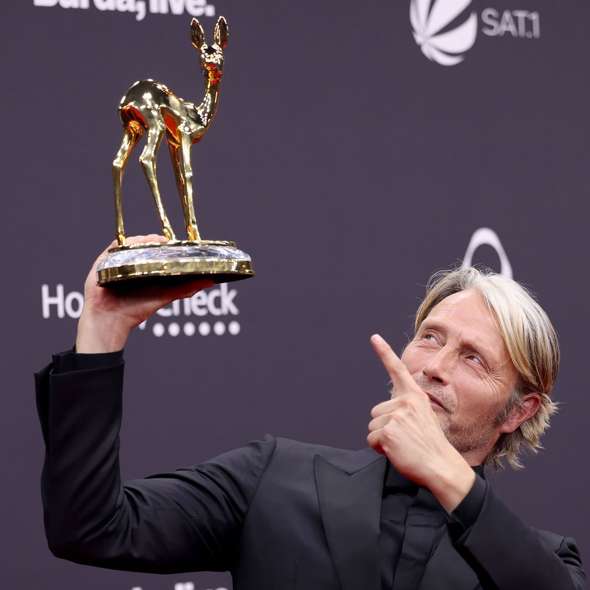 elessarule's tweet image. literal tears rn