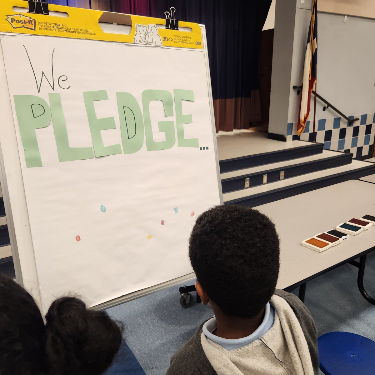 akbusybee's tweet photo. Students at @WTHanes are learning about Environmental hacks, signing a pledge to take care of the environment and making bee friendly pesticide from the @IDODI team PEEPS. #iamdi https://t.co/Z8SdEhRTMB