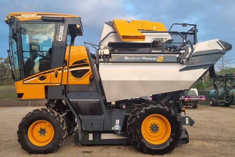 WineClassifieds's tweet photo. 2014 Pellenc 890 Optimum Grape Harvester
#Pellenc #GrapeHarvester #Harvesting #GrapeHarvesting #viticulture #vineyard #winegrapes #Wine #wineindustry #winemaking #wineries #Vintage #V24 #Vintage24
https://t.co/OQyM6YfRT5 https://t.co/aSCi6wEXzr