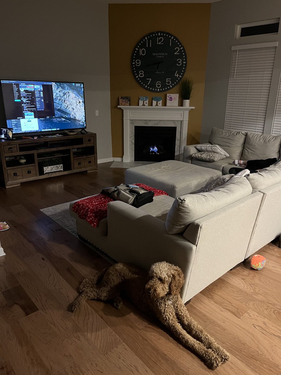 The Monfredi ⁦<a href="/RossTurkeyBowl/">Ross Turkey Bowl</a>⁩ draft party is lit