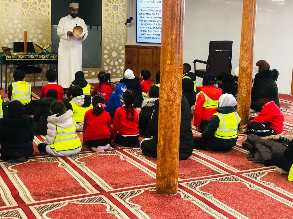 AcademyAlfurqan's tweet photo. Great day with Claremont Primary Y3 children @ClaremontTweets at our mosque!🕌@alfurqanmcr, @AcademyAlfurqan Insightful talks on Islam and a tour of the Mosque, thanks to all who made it happen. Huge thanks to our admin team, teachers, parents and school staff. #MosqueVisit📚✨ https://t.co/z749J6hlwI