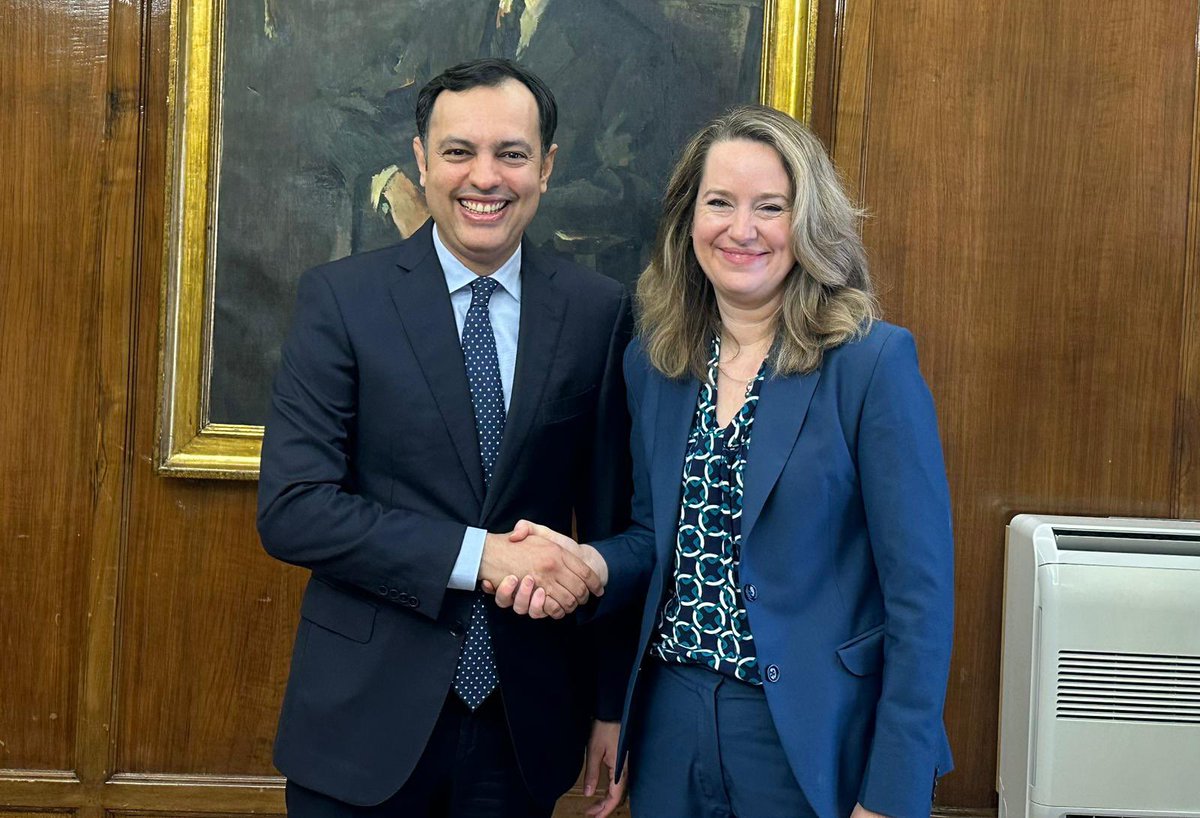 IOMchief's tweet photo. Delighted to meet Minister @younessekkouri at the #EMNMigration Conference and discuss how #GCM Champion country Morocco can invest in skills and opportunities for labor migration that can benefit Moroccans abroad and at home.
#DGPopeMeets https://t.co/5nZNBT1XD2
