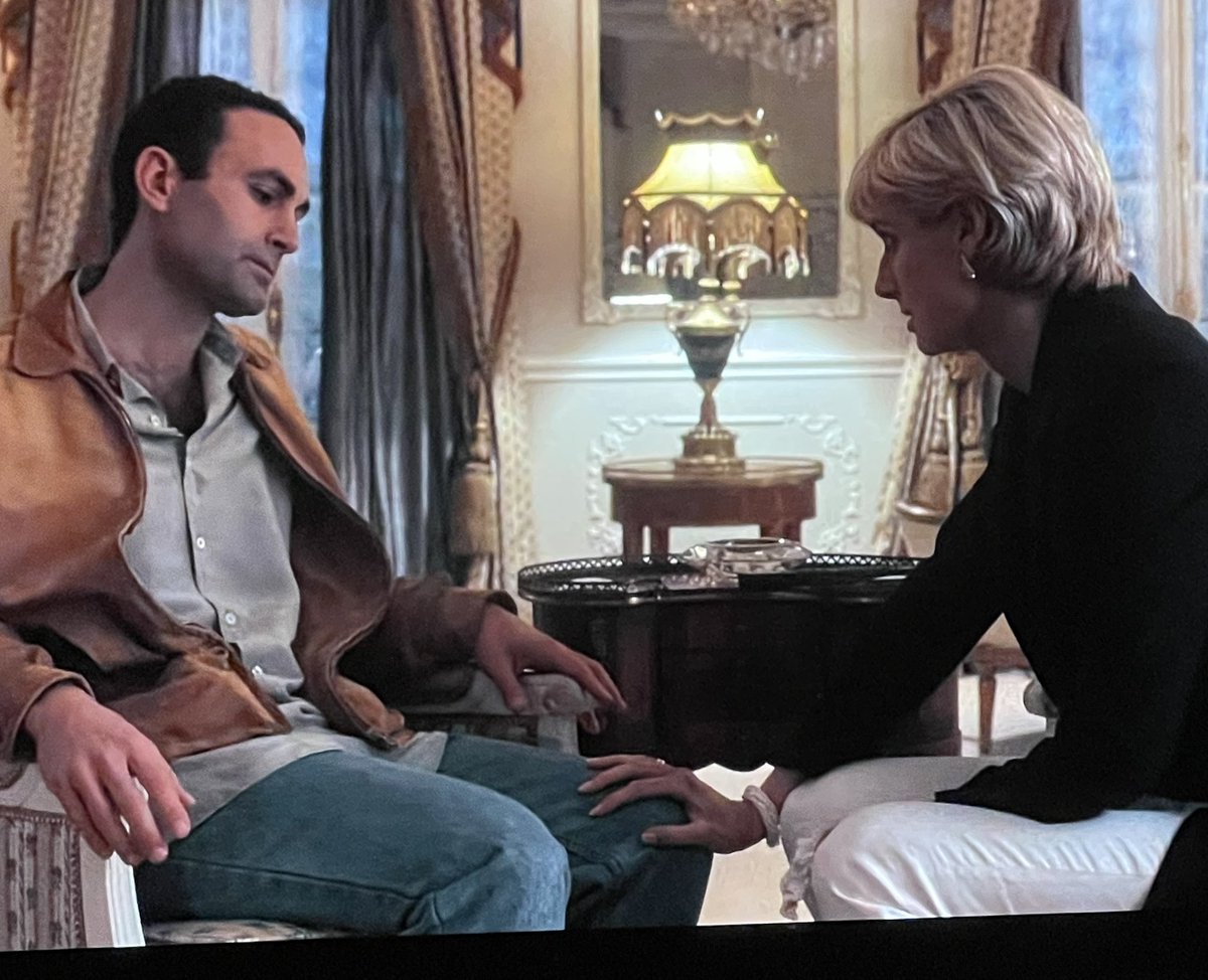 Watching S6 of The Crown. The casting, production, costumes, make up, lighting and overall production values are impeccable. But the wigs?  They’re next level!  #ElizabethDebicki
#TheCrownNetflix #TheCrown6 #TheCrownSeason6