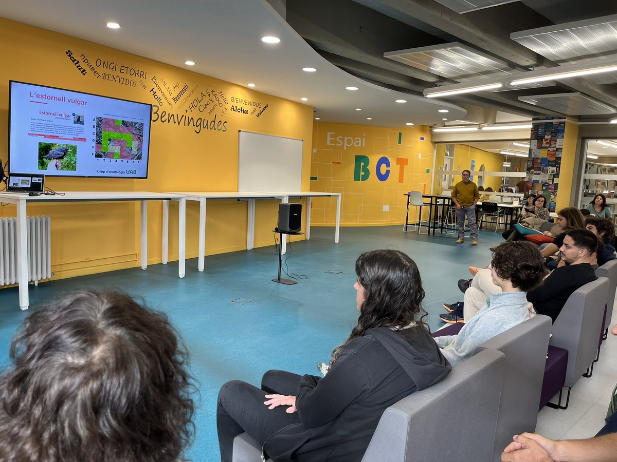 Impressionant l’Atlas dels Ocells UAB! Presentació de Marc Illa amb tota la família. Ciència ciutadana, que ajuda als reptes de gestió del campus <a href="/UABBarcelona/">Universitat Autònoma de Barcelona</a> 
Feina en equip de PAS, PDI, alumnat. Oficina Sostenibilitat, <a href="/FAS_UAB/">Fundació Autònoma Solidària - UAB</a> <a href="/bibliotequesUAB/">Biblioteques UAB</a> <a href="/CREAF_ecologia/">CREAF</a> <a href="/Isestmat/">Israel Estopà</a>