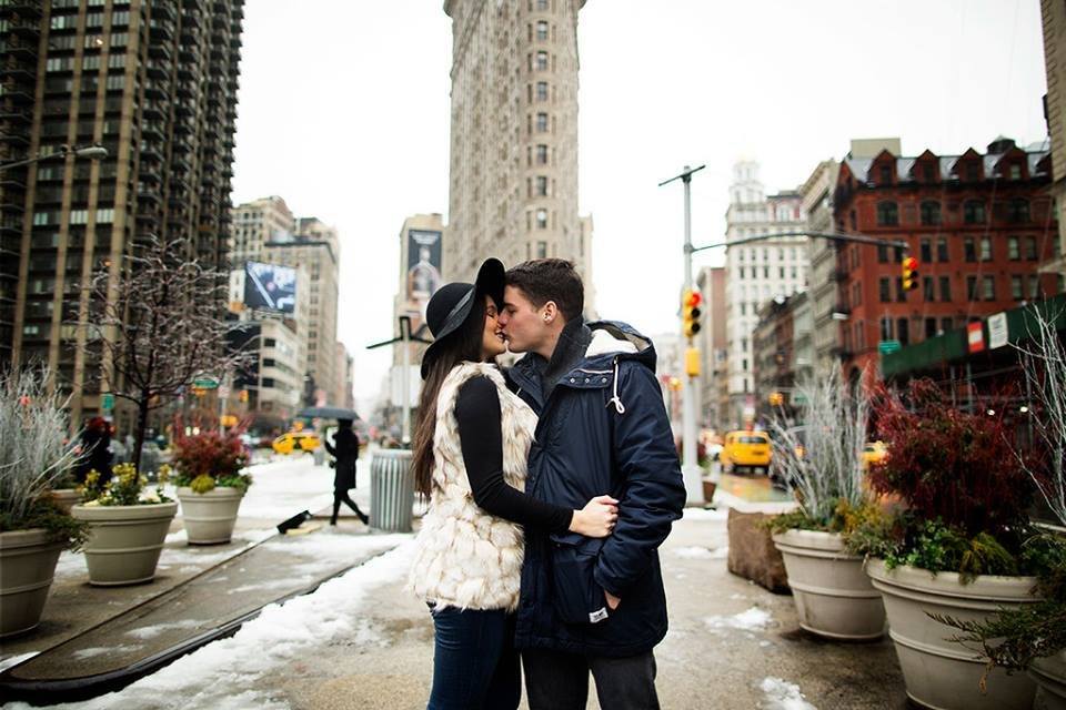 SnappedUs's tweet photo. "Explore the iconic beauty of NYC's famous spots! 📸✨ Book your session now and let's turn your moments into masterpieces! 🗽🏙��

#NYCPhotography #IconicMoments #ProfessionalCapture #professionalphotographer #professionalphotographyservices https://t.co/tXTMlQgyco