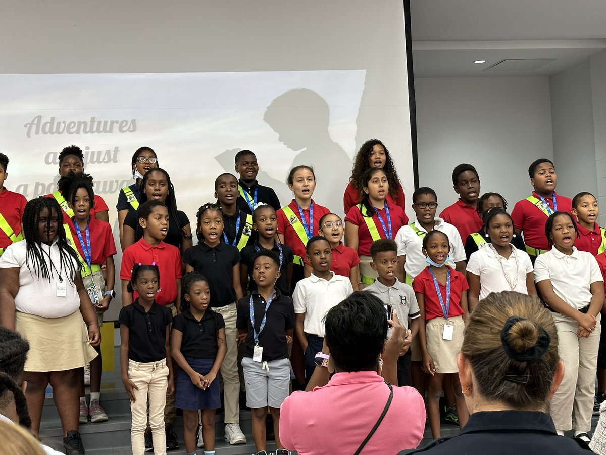 LgteachS's tweet photo. Think Big! STES is honored to open the Dr. Ben Carson Reading Room📚 Mrs. Carson was here to officially cut the ribbon and shared their Love of Reading to all of our students!❤️📒@SeminoleTrails @STEPrincipalJJ @Kathy_Winne https://t.co/3ZZzFuAKji