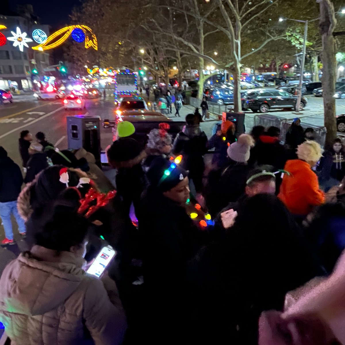 Harlem_CC's tweet photo. We had a wonderful time ringing in the holiday season at the Harlem Lights 2023 festival!  Congrats to our friends at the 125th Street BID for a wonderful community event! https://t.co/svMniLHDYA

#holiday2023 #shoplocal #smallbusiness #communityspirit #harlem https://t.co/sbRC0Ld0fe