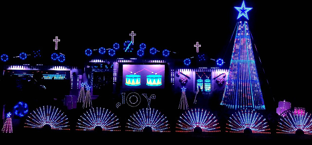 CityPortStLucie's tweet photo. The holiday season is merrier & brighter than ever in Port St. Lucie! 🌟
#PSLinLights is back and the City will illuminate from dusk to dawn, draped in more than one million holiday lights, starting Friday, Nov. 24. 🎄
For the full list of holiday events and contests, visit https://t.co/wEmNOKMg8s
