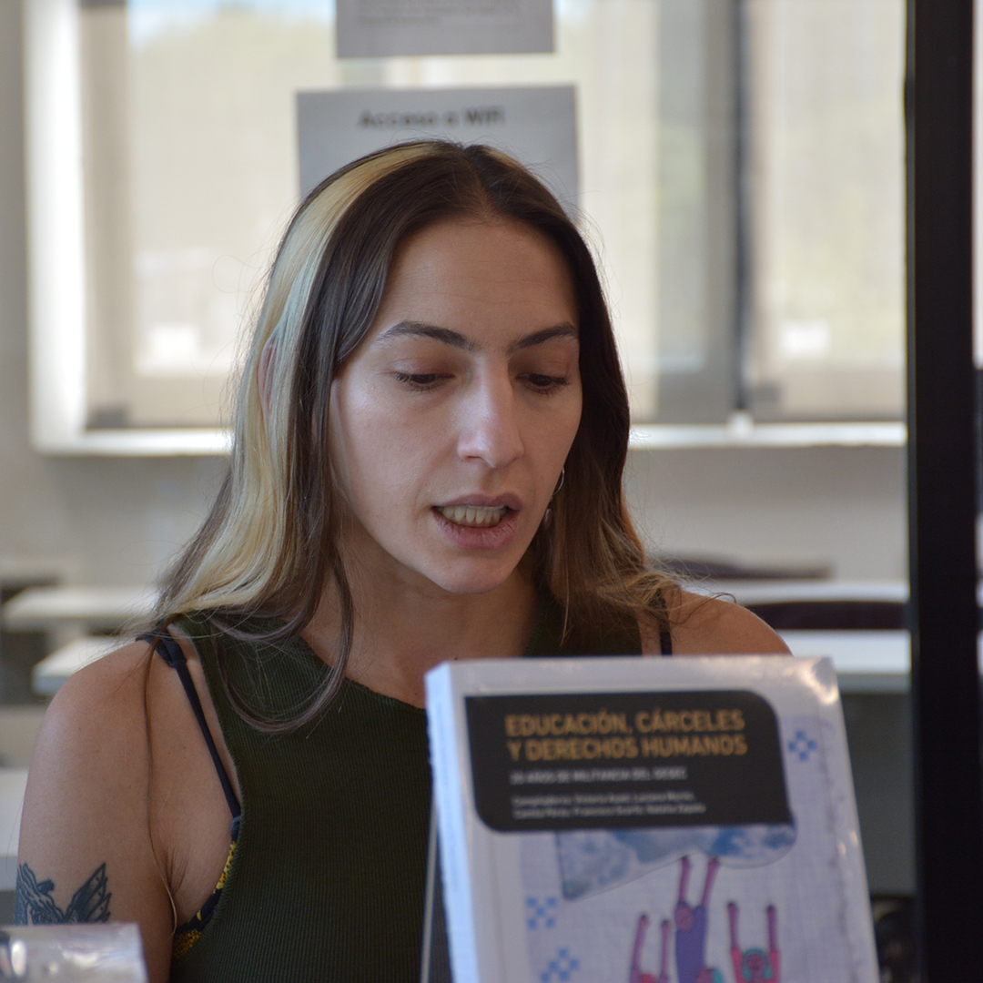 PsicoUNLP's tweet photo. 📚La presentación del libro “Educación, Cárceles y Derechos Humanos: 20 años de militancia del GESEC”, cuenta con las participaciones del Mg. Francisco Scarfó, la Lic. Luciana Morini y el Prof. Ricardo Bizarra, con la coordinación de la Dra. Belén Mariescurrena en el #CIPSI https://t.co/JDqWpNXeGf