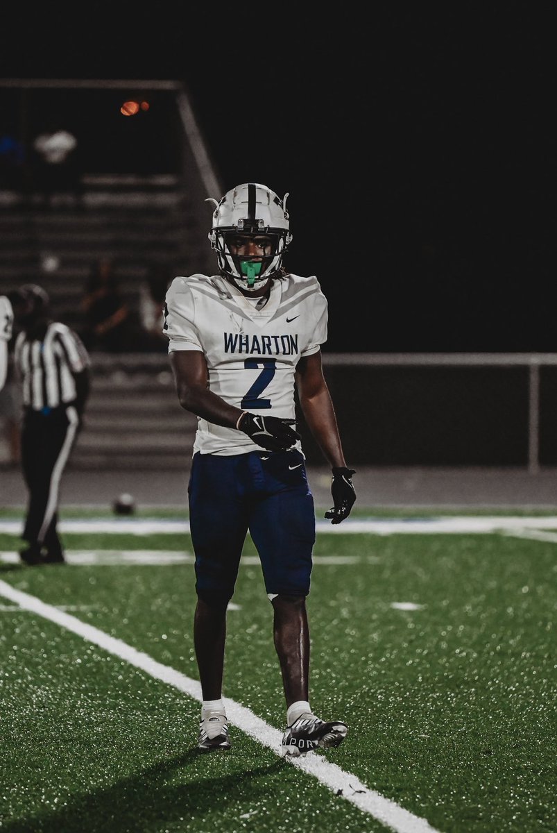 Check out my senior season Highlights!

hudl.com/v/2MZbWh