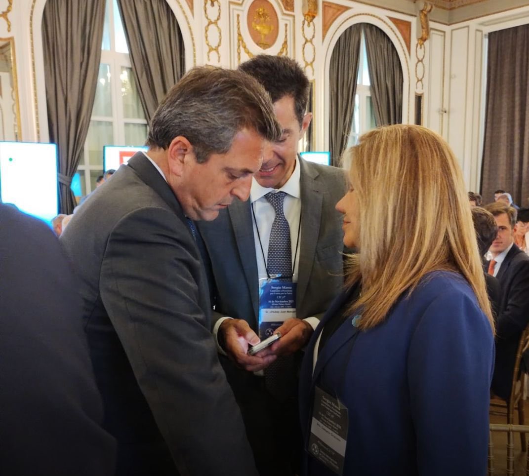 partido3p's tweet photo. Comienza una nueva etapa de la Argentina…

#UnidadNacional #FinDeLaGrieta #Argentina🇦🇷

@SergioMassa @UrtubeyJM @GracielaCamano https://t.co/1EfDJV0rqh